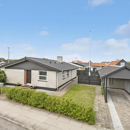 בית נופש 3 Bedroom Stunning In
